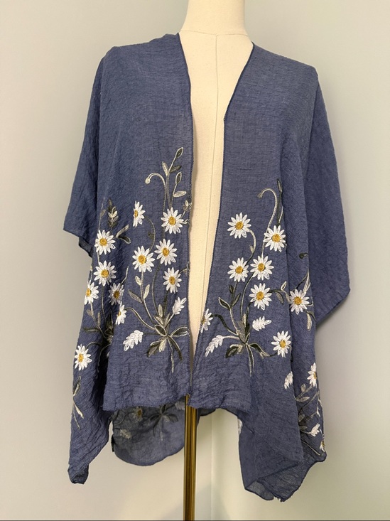 Accessories - Artizan Robin Barré Embroidered Daisy Shawl Wrap | Blue | One Size